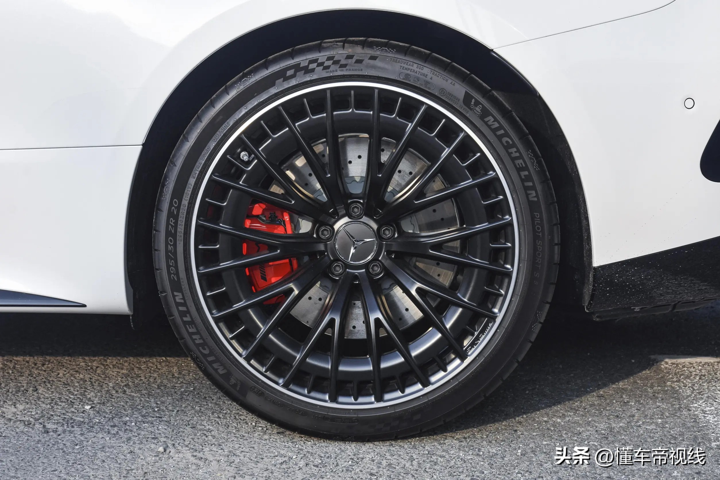新车 | 售价71.88万元/3.0T直六动力 梅赛德斯-AMG CLE 53 Coupe实拍(图7) 梅赛德斯-AMG CLE 53 Coupe 上市价格 评测_梅赛德斯-AMG CLE 53 Coupe 外观内饰设计 参数_2025奔驰ecoupe报价