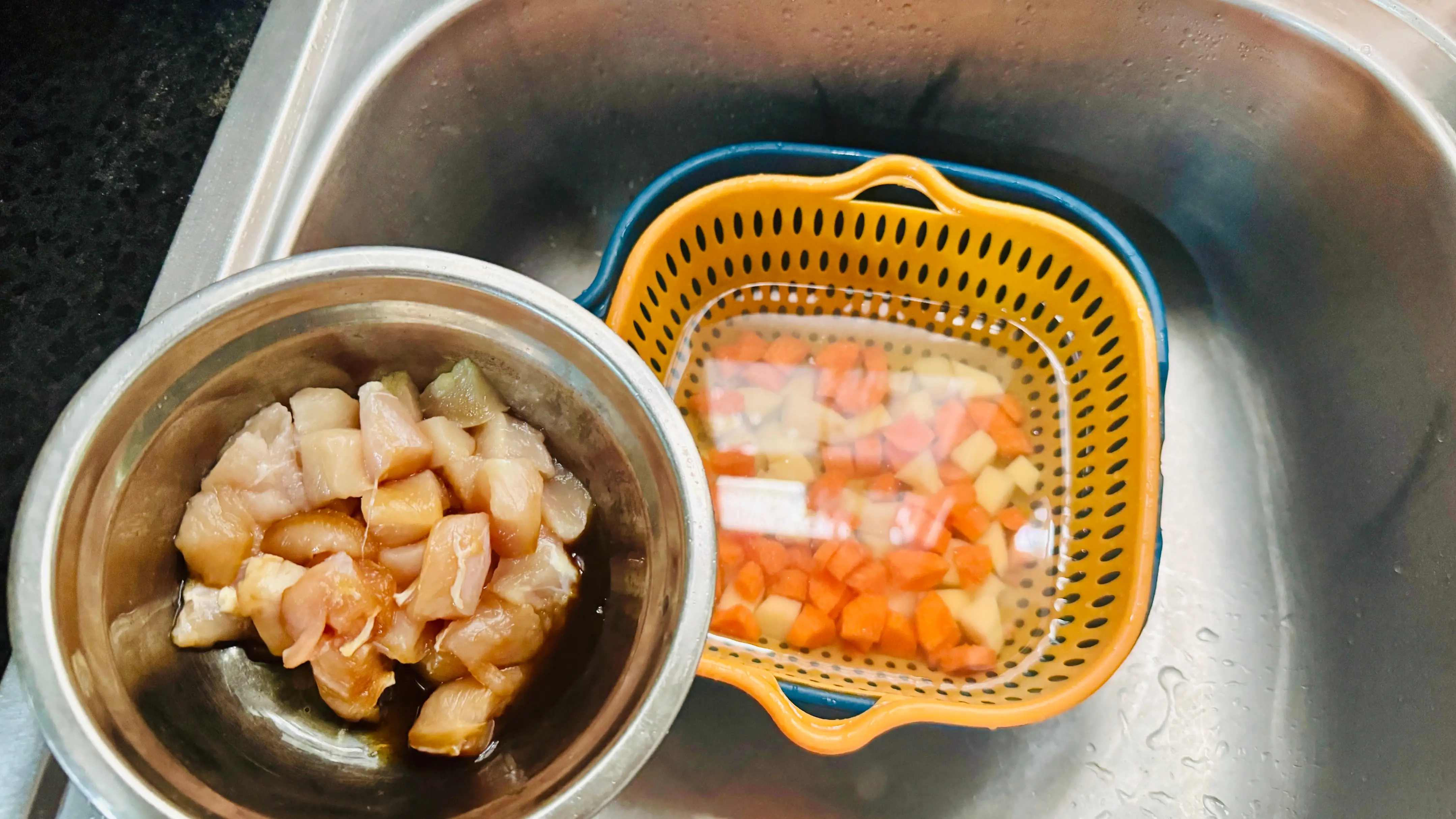 红烧肉,咖喱土豆鸡胸肉,简单又一餐(图2) 土豆烧肉肉_红烧肉咖喱土豆鸡胸肉简单又一餐_大降温吃热乎食物红烧肉