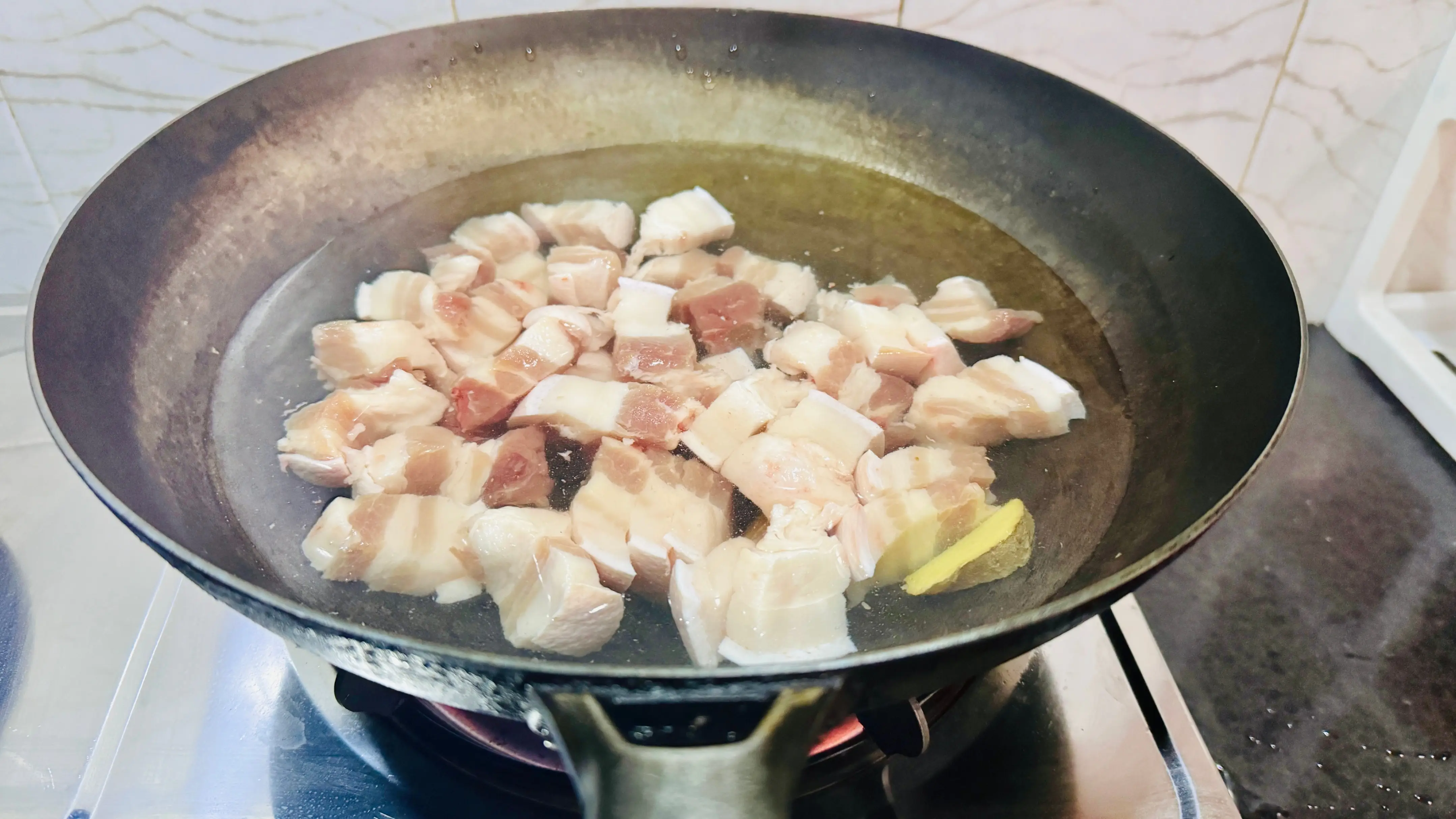 红烧肉,咖喱土豆鸡胸肉,简单又一餐(图3) 土豆烧肉肉_红烧肉咖喱土豆鸡胸肉简单又一餐_大降温吃热乎食物红烧肉