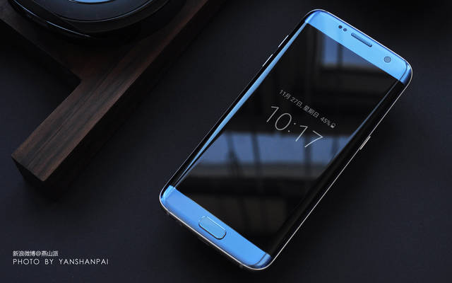 图说珊瑚蓝版三星Galaxy S7 edge,依然最美曲屏机(图13) S7 edge双曲面屏细节处理_三星Galaxy S7 edge曲面屏设计_s7 edge屏幕贴合技术