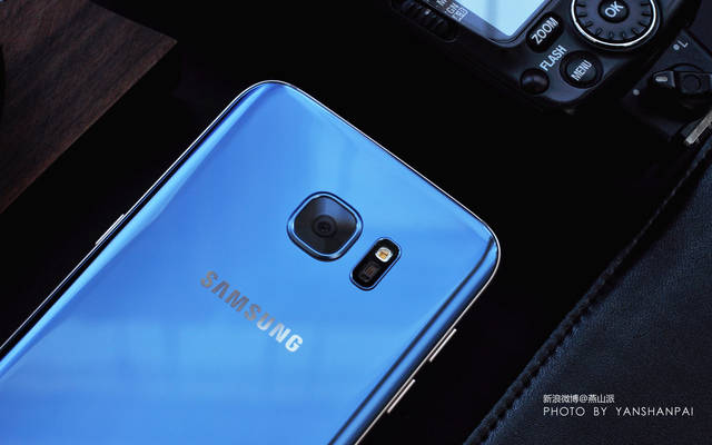 图说珊瑚蓝版三星Galaxy S7 edge,依然最美曲屏机(图4) S7 edge双曲面屏细节处理_三星Galaxy S7 edge曲面屏设计_s7 edge屏幕贴合技术