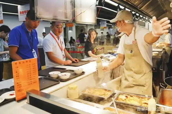 阿里巴巴的食堂长啥样?上海网红美食杭州首站开在这(图3) 吃货大食堂 员工推荐_阿里巴巴西溪园区食堂_阿里员工最爱吃的食物