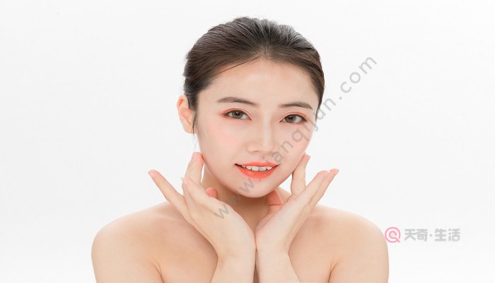 为什么化妆要使用隔离霜 隔离霜怎么用(图4) 为什么化妆要使用隔离霜